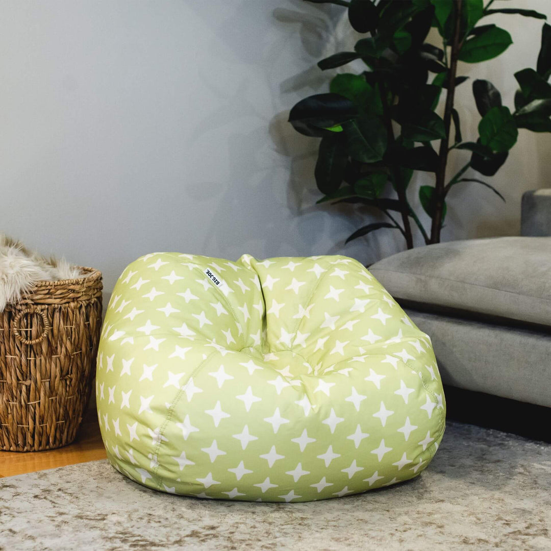 Kids bean bag chair in green and stars #color_scatter-jax-matcha-smartmax