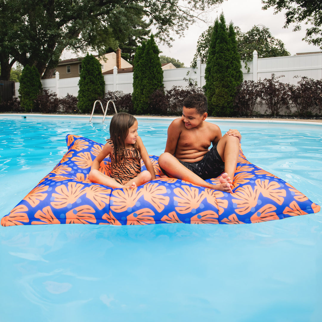 Kids floating on Lagoon lounger #color_sweet-shells-berry