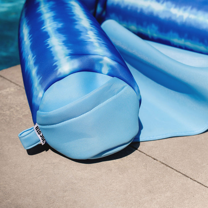 Dual cup holders Shaka Sling XL pool float #color_ripple-blue
