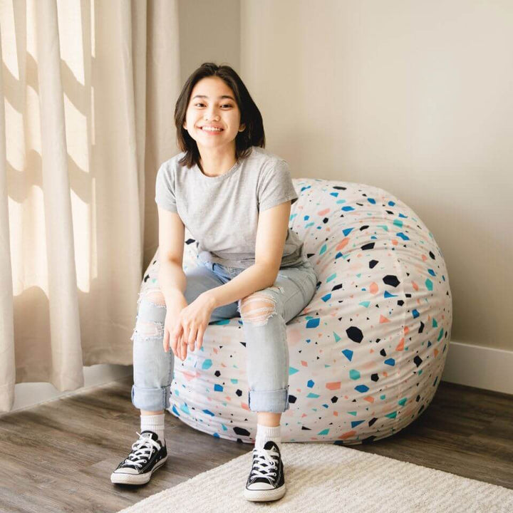 Girl on Fuf medium foam chair #color_dolce-terrazzo-brushed-denim