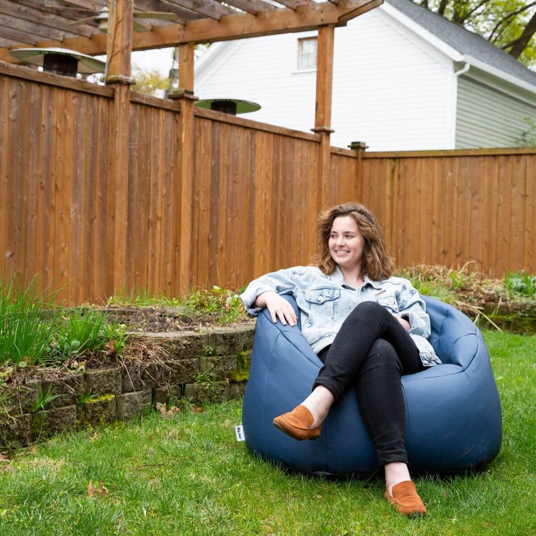 Outdoor Vinyl Patio Chair weather resistant #color_navy-marine-vinyl