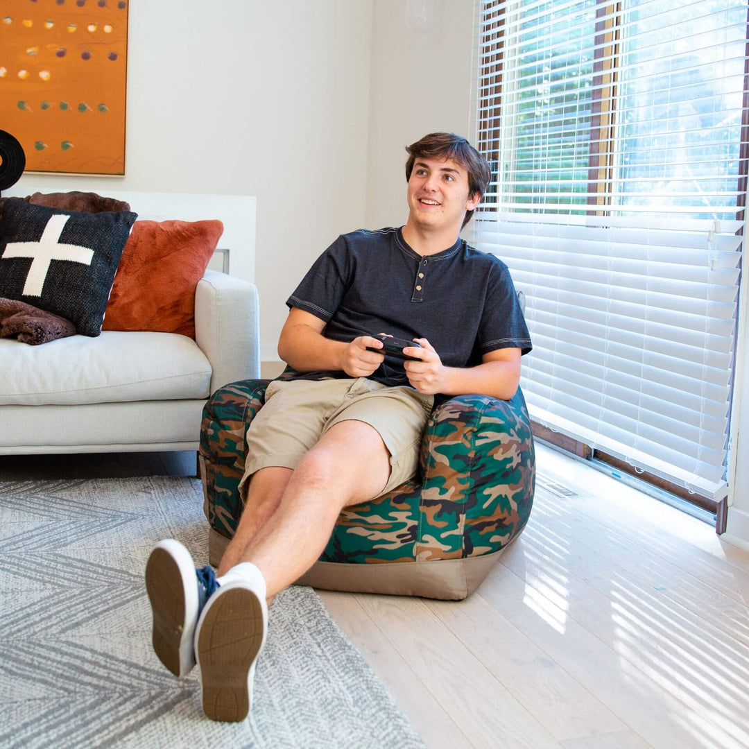 Teen dorm beanbag chair in camo #color_green-woodland-camo-smartmax
