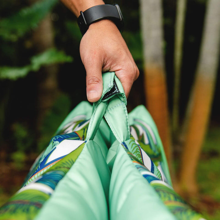 Kona Pool Lounger carry handle #color_green-tropical-palm