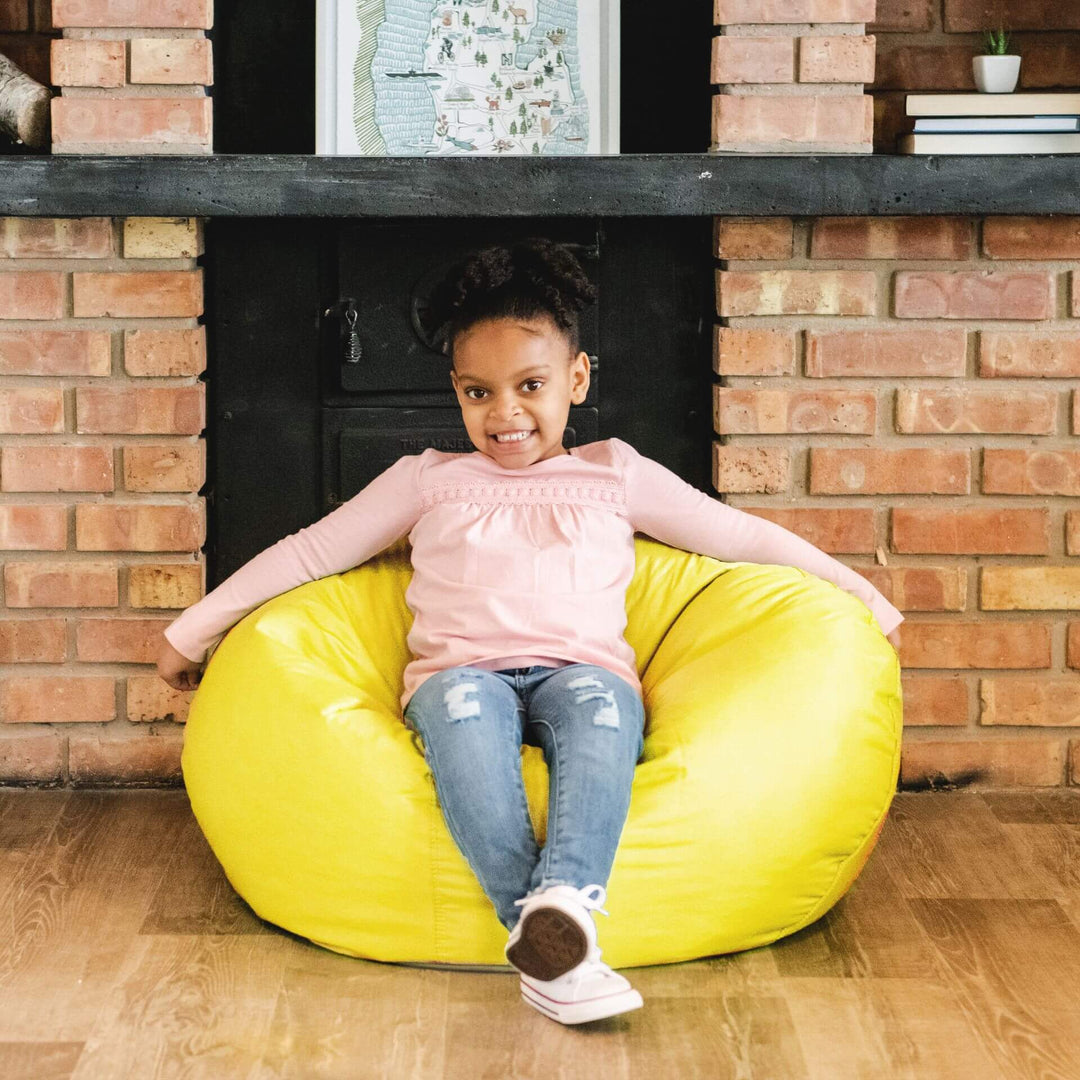 Girl on yellow bean bag chair #color_buttercup-smartmax
