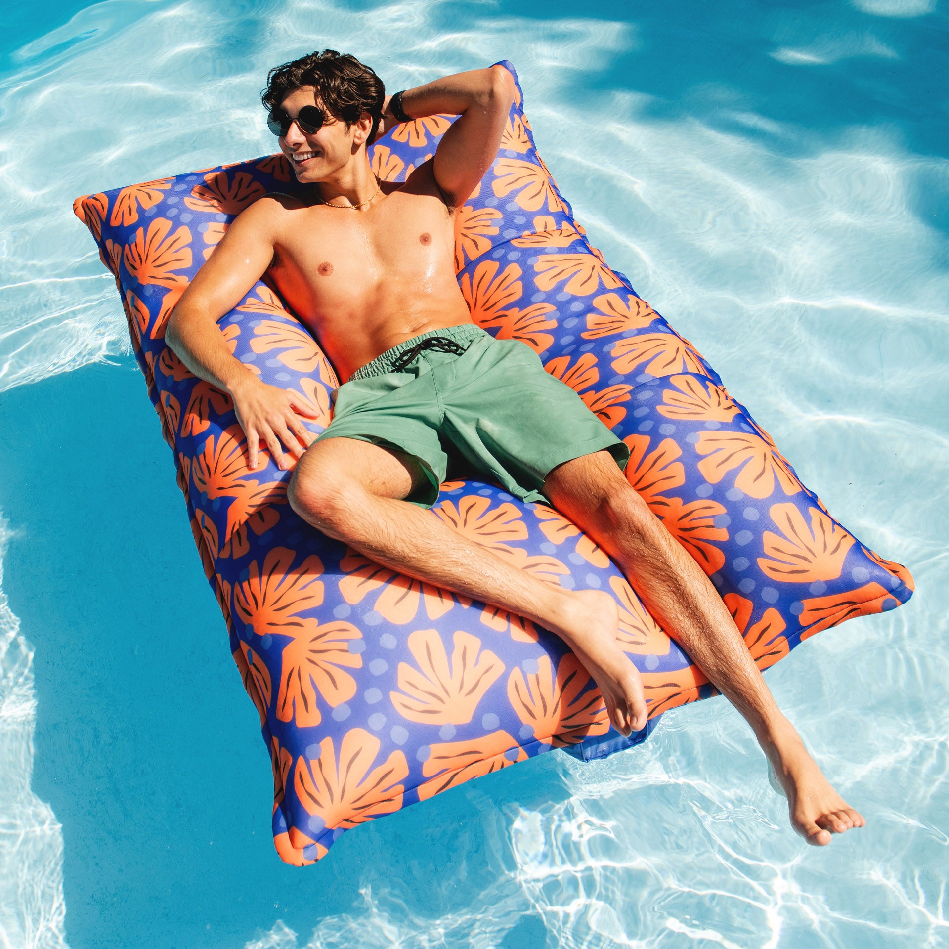 NEW sweet shells berry lagoon lounger #color_sweet-shells-berry