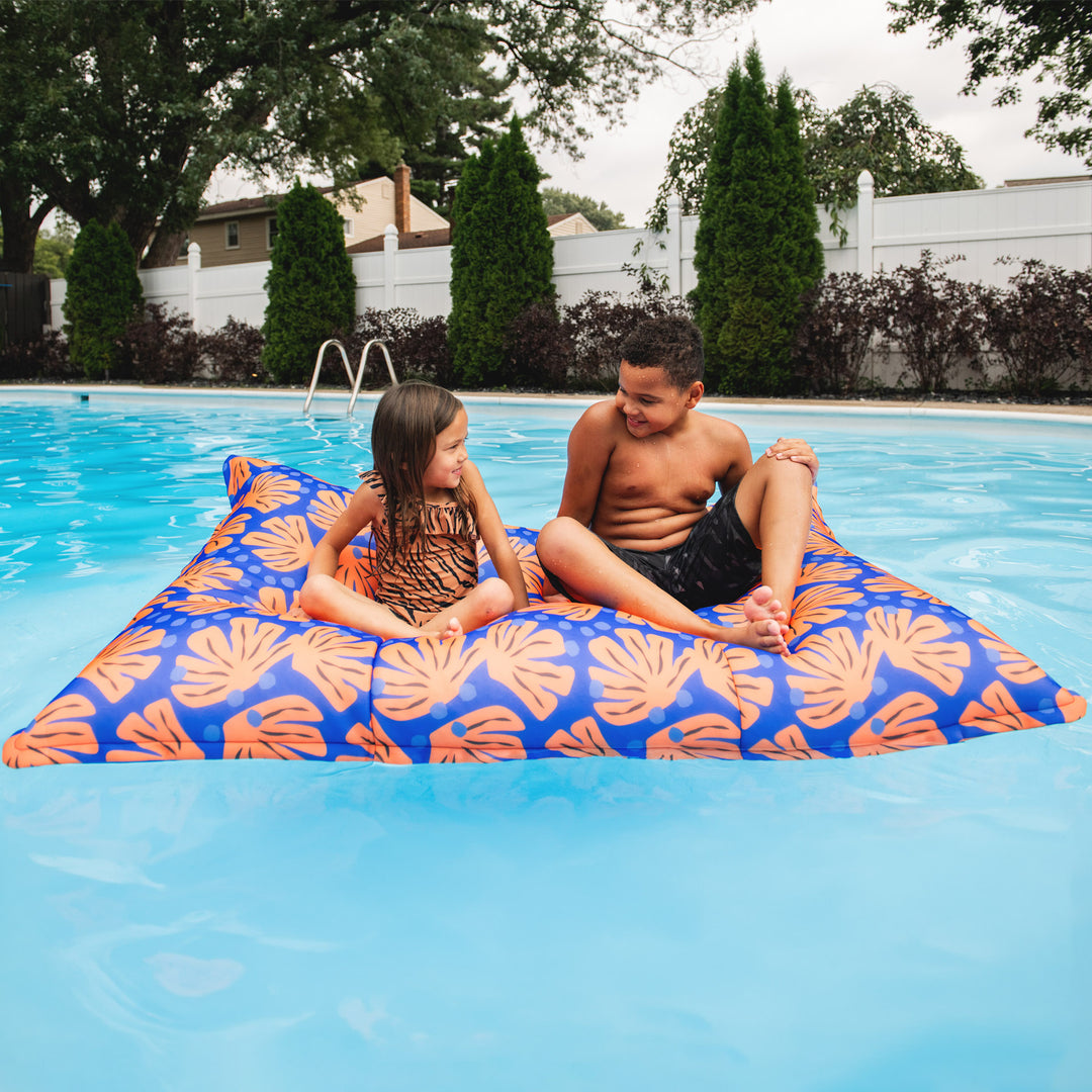 Kids floating on Lagoon lounger #color_sweet-shells-berry