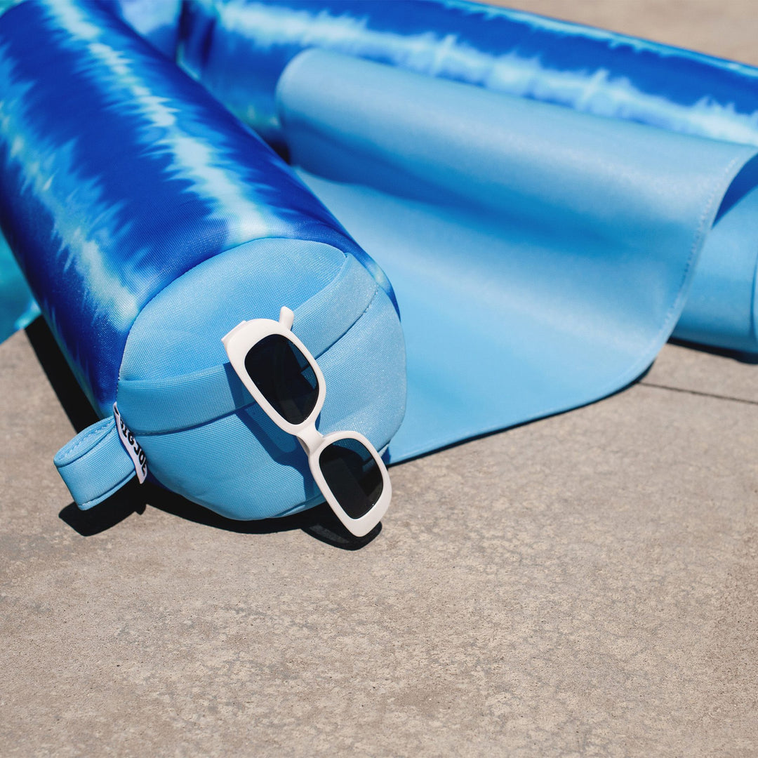 close up of the pockets Shaka Sling Pool Float #color_ripple-blue