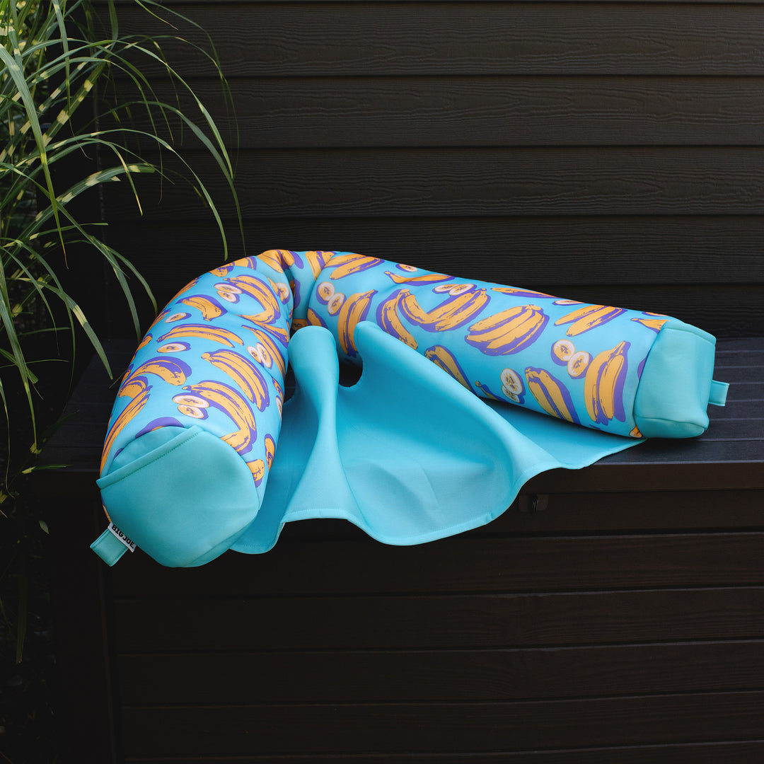 Blue noodle sling with orange patterns on a dark wooden surface #color_banana-pop