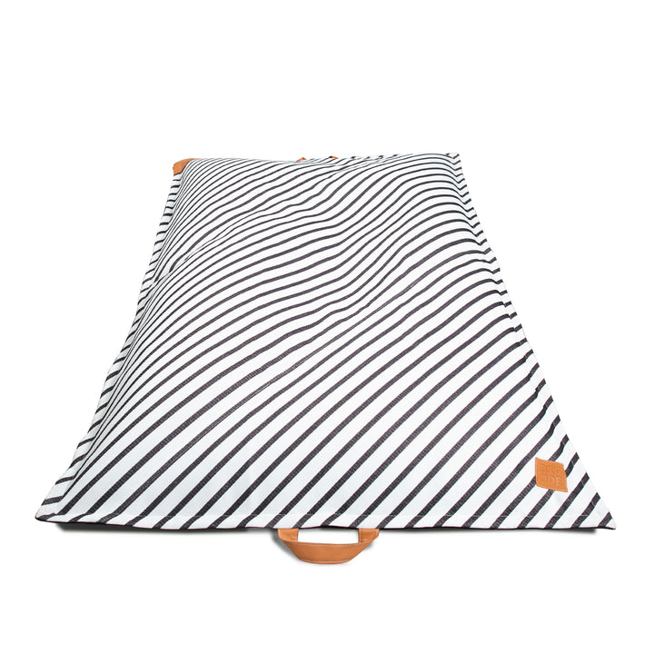 Front View Lux Lagoon Lounger #color_black-and-white-cape-stripe