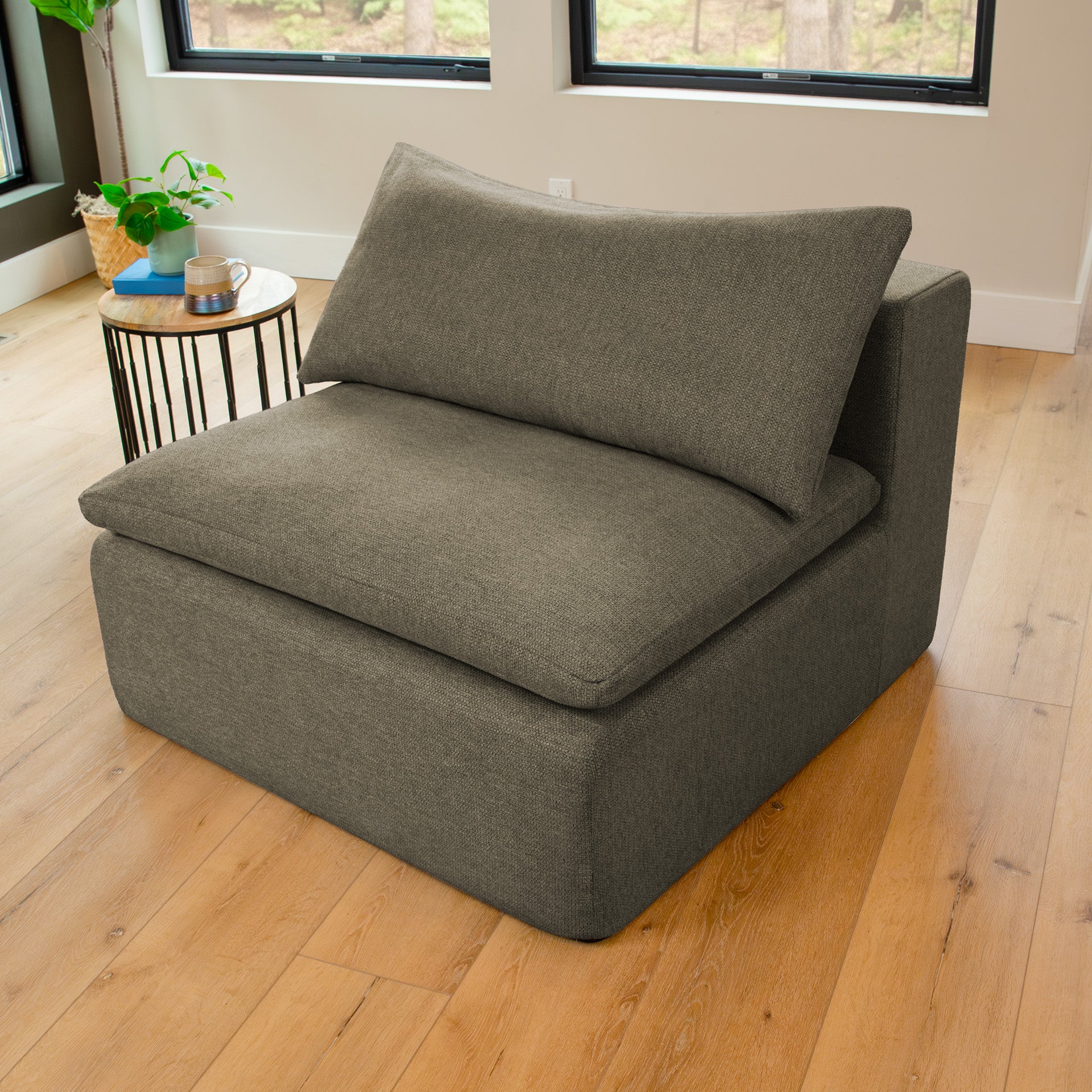CHLOROS Triangle Arm 1-Seater Sofa クロロス Averra™ Armless Chair Modular Sectional Couch Piece | Big Joe®