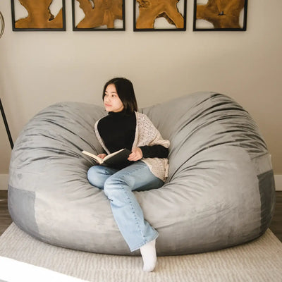 Woman relaxing on Fuf XXL 