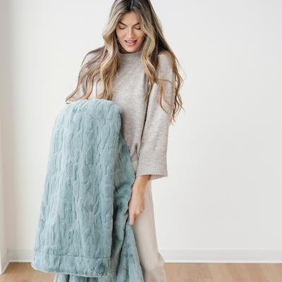 PATTERNED FAUX FUR THROW BLANKETS