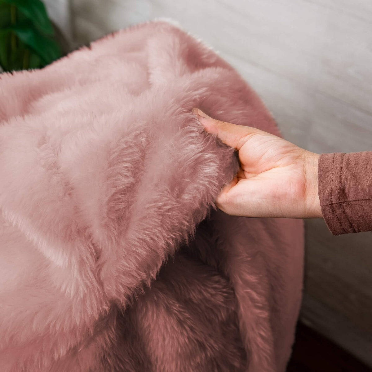 Short shag foam beanbag cover #color_desert-rose-short-shag