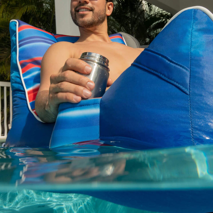 Big Joe Captains Float Blurred Americana built-in drink holder #color_blurred-americana