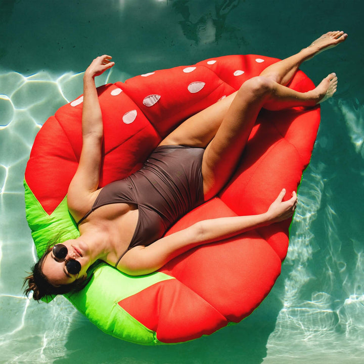 #style_strawberry pool float strawberry adult floating